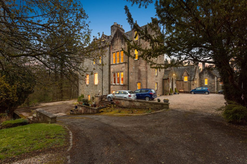2BridgeCastleHouse46.jpg