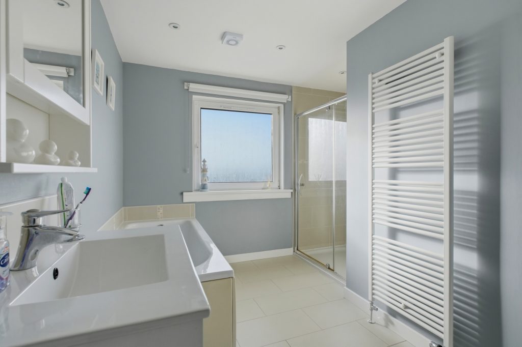 35_bathroom_002.jpg